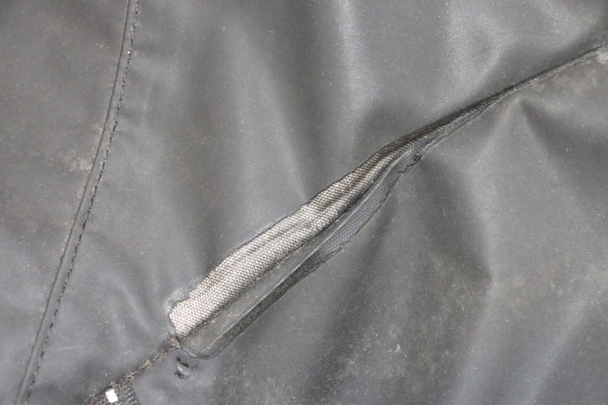 photo de TABLIER PROTECTION PIAGGIO MP3 HPE 300 (2019 - 2026) - Gros plan technique