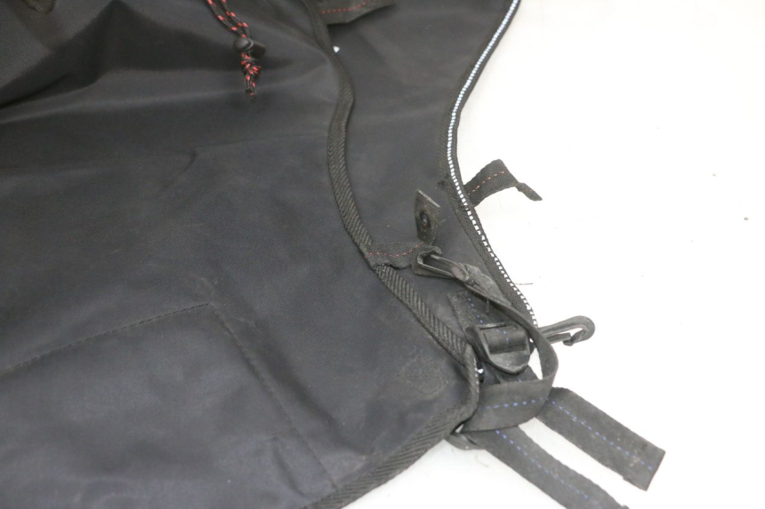 photo de TABLIER PROTECTION PIAGGIO MP3 500 (2016 - 2018) - Points de fixation