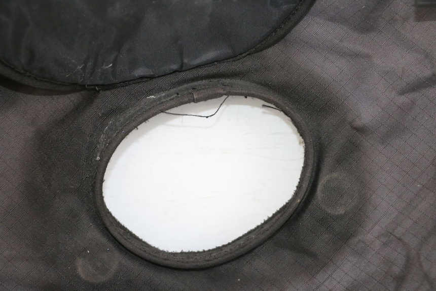 photo de TABLIER PROTECTION PIAGGIO XEVO - X EVO 125 (2007 - 2016) - Détail de la pièce