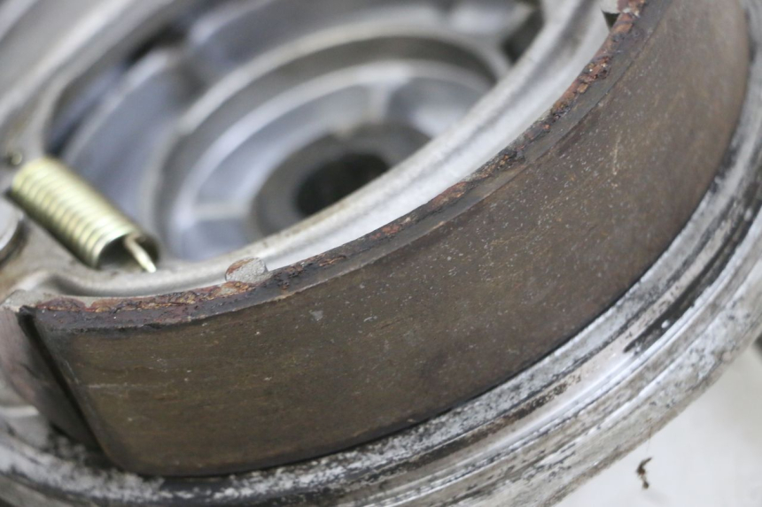 photo de TAMBOUR ARRIERE KYMCO ZING 125 (1997 - 2003) - Gros plan technique