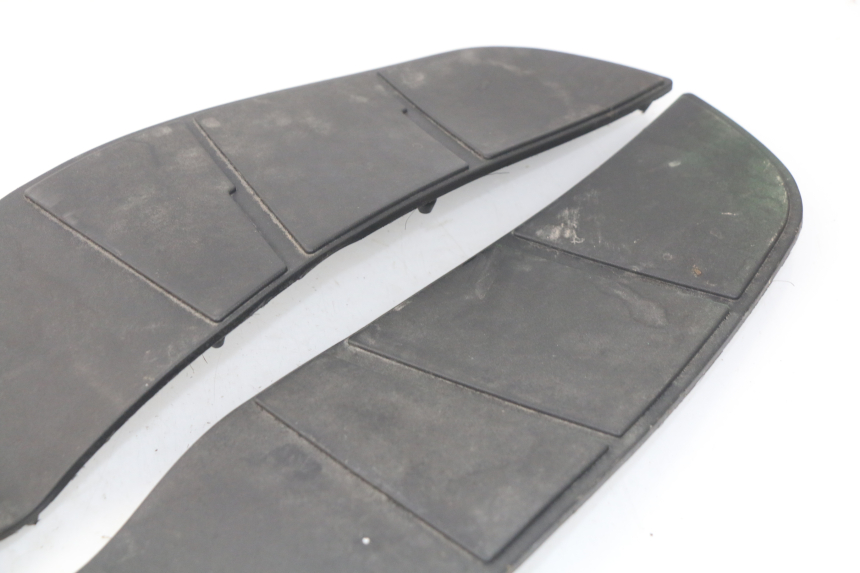 photo de TAPIS MARCHE PIED SUZUKI BURGMAN 125 (2007 - 2014)