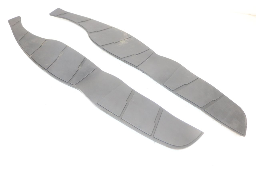 photo de TAPIS MARCHE PIED SUZUKI BURGMAN 125 (2018 - 2021)