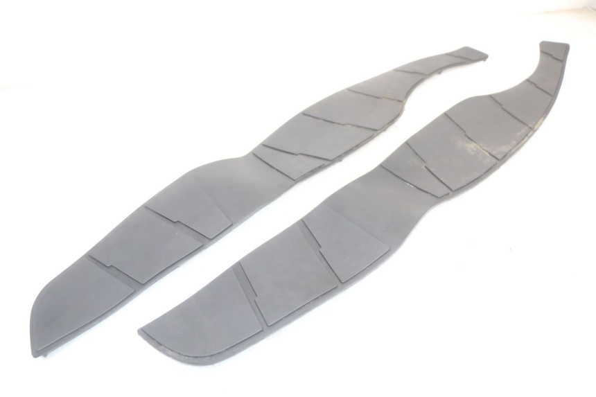 photo de TAPIS MARCHE PIED SUZUKI BURGMAN 125 (2018 - 2021)