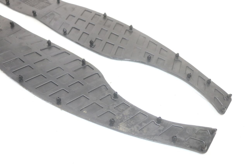 photo de TAPIS MARCHE PIED SUZUKI BURGMAN 125 (2018 - 2021)