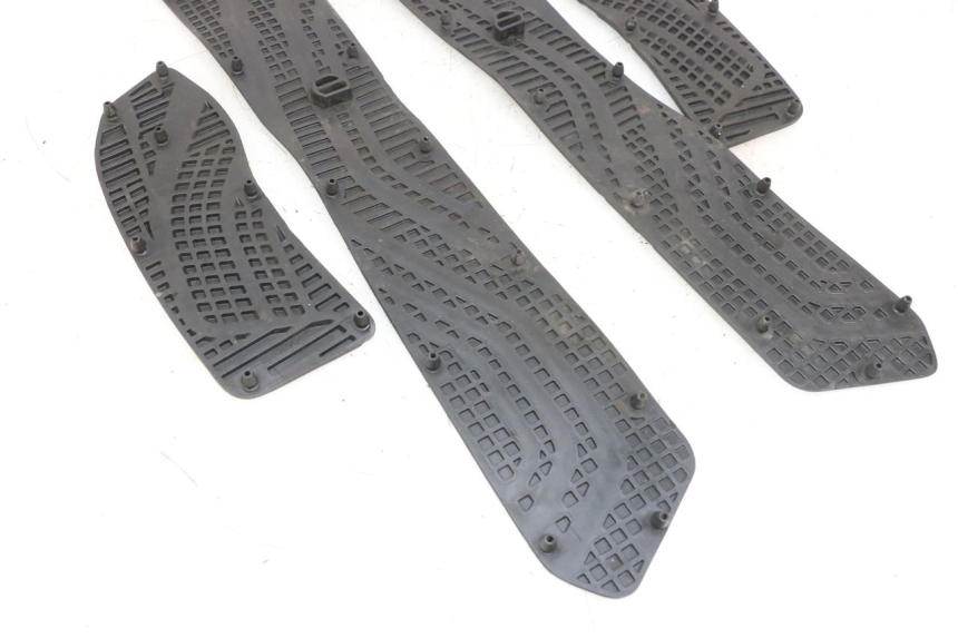 photo de TAPIS MARCHE PIED SUZUKI BURGMAN 650 (2013 - 2020)