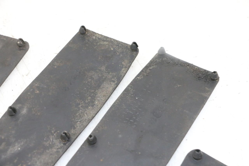 photo de TAPIS MARCHE PIED KYMCO DINK STREET 125 (2009 - 2014)