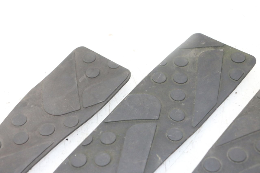 photo de TAPIS MARCHE PIED KYMCO DINK STREET 125 (2009 - 2014)