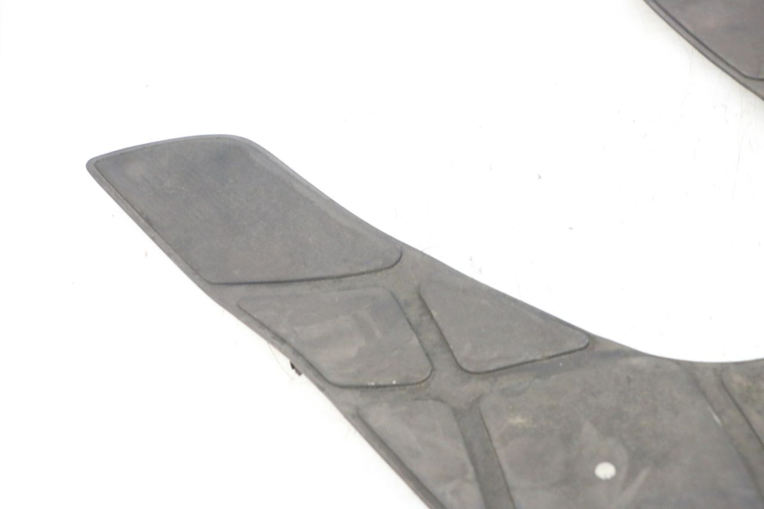 photo de TAPIS MARCHE PIED KYMCO GRAND DINK 125 (2002 - 2007)