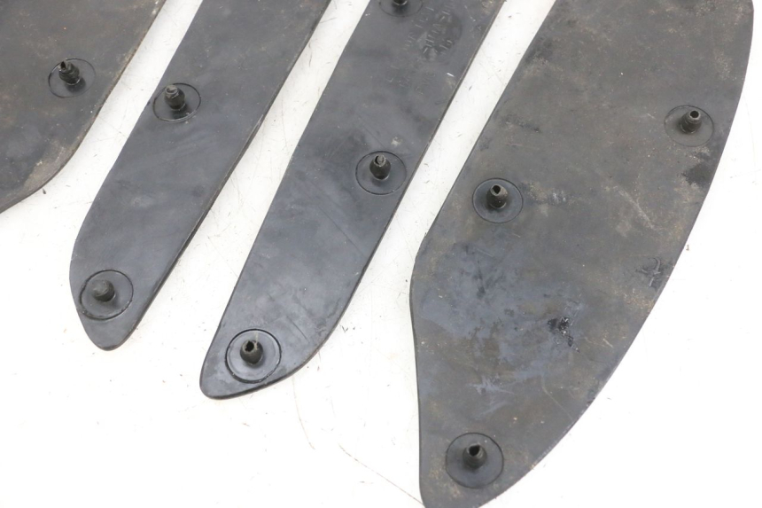 photo de TAPIS MARCHE PIED SYM GTS EVO 125 (2009 - 2013) - Zoom état d’usage