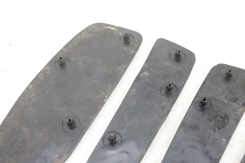 photo de TAPIS MARCHE PIED SYM GTS EVO 125 (2009 - 2013) - Gros plan technique