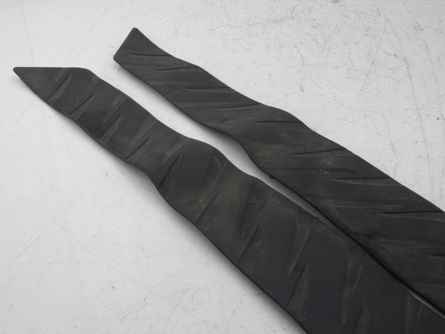 photo de TAPIS MARCHE PIED HONDA FES PANTHEON 125 (2003 - 2007)