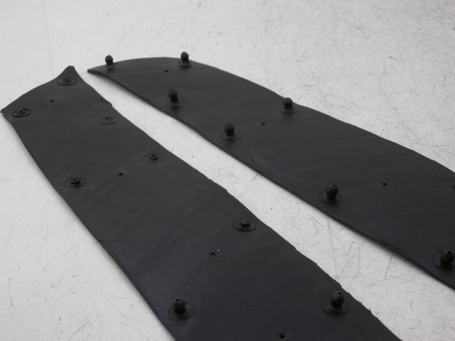 photo de TAPIS MARCHE PIED JM MOTOR S-MAX 125 (2010 - 2014) - Gros plan technique