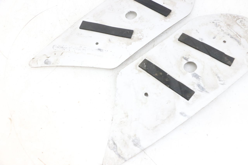 photo de TAPIS MARCHE PIED PEUGEOT KISBEE 4T 50 (2018 - 2022) - Détail de la pièce