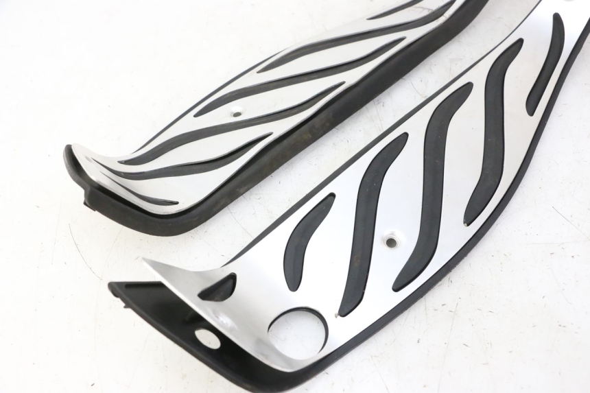 photo de TAPIS MARCHE PIED PIAGGIO MP3 HPE 310 (2024 - 2025)