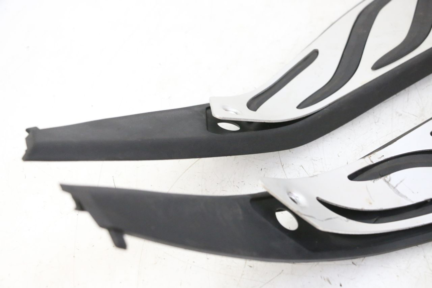 photo de TAPIS MARCHE PIED PIAGGIO MP3 HPE 310 (2024 - 2025)