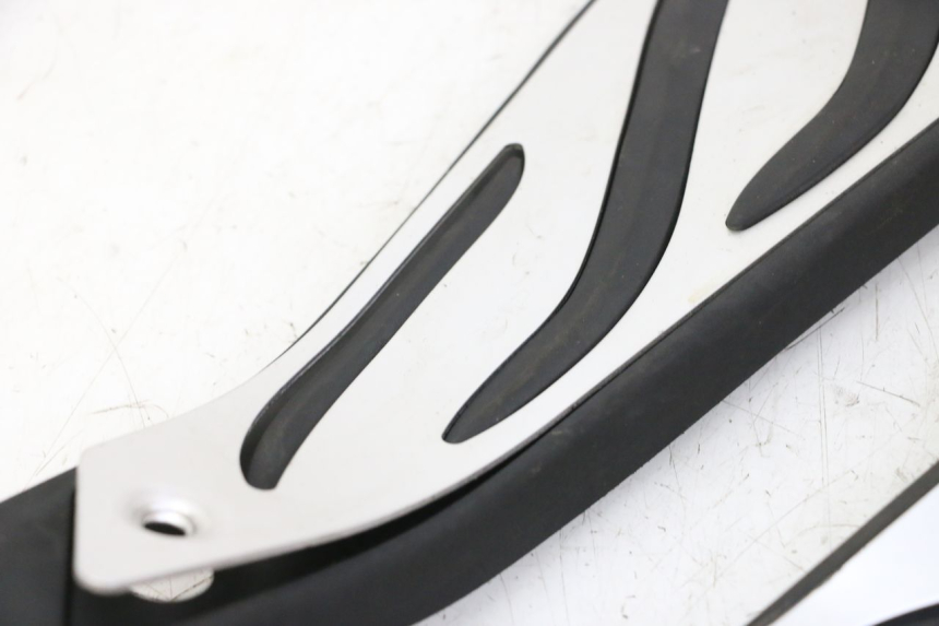 photo de TAPIS MARCHE PIED PIAGGIO MP3 HPE 310 (2024 - 2025)