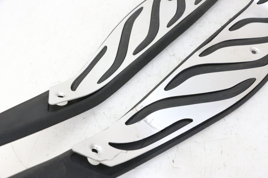 photo de TAPIS MARCHE PIED PIAGGIO MP3 HPE 310 (2024 - 2025)