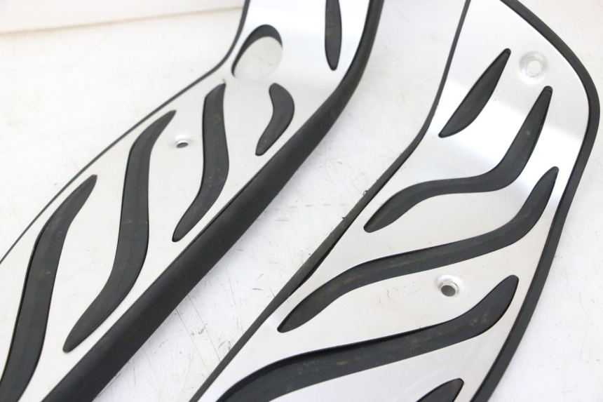 photo de TAPIS MARCHE PIED PIAGGIO MP3 HPE 310 (2024 - 2025)