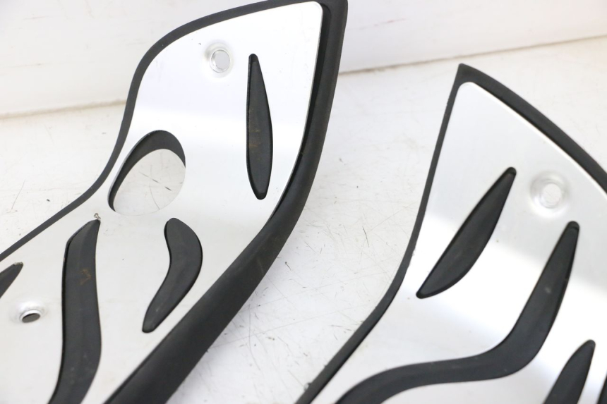 photo de TAPIS MARCHE PIED PIAGGIO MP3 HPE 310 (2024 - 2025)