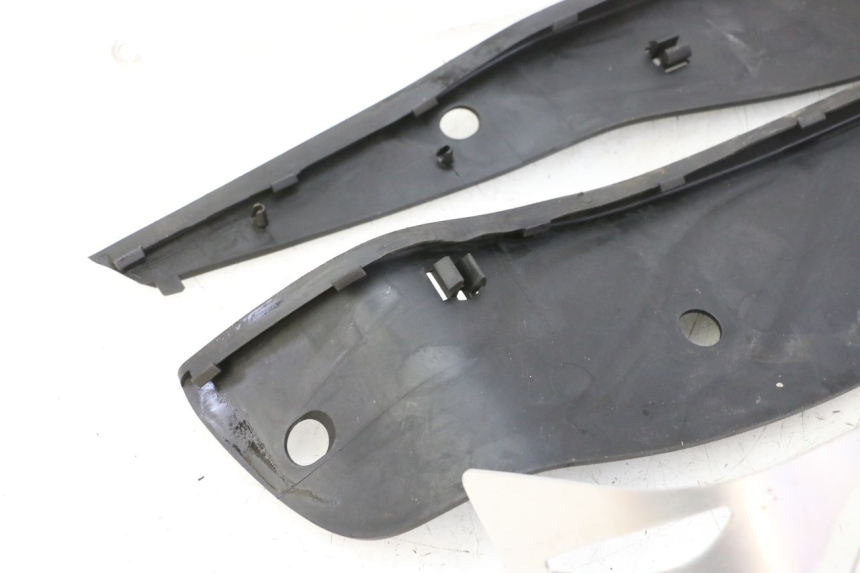 photo de TAPIS MARCHE PIED PIAGGIO MP3 HPE 310 (2024 - 2025)