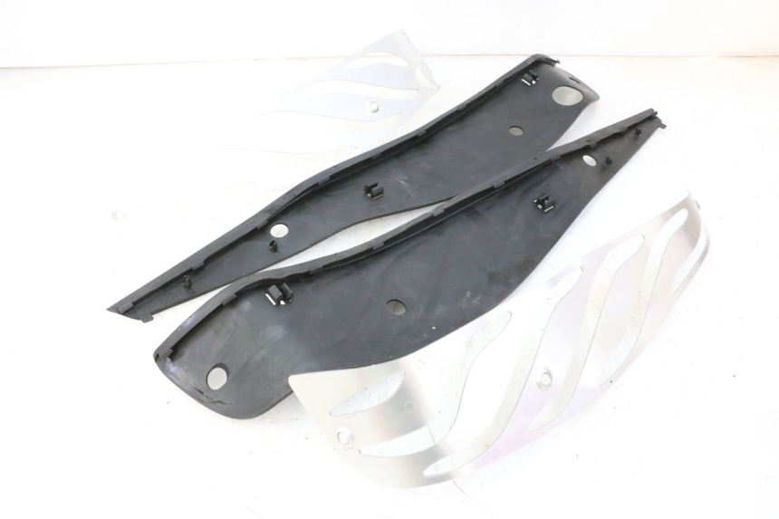 photo de TAPIS MARCHE PIED PIAGGIO MP3 HPE 310 (2024 - 2025)