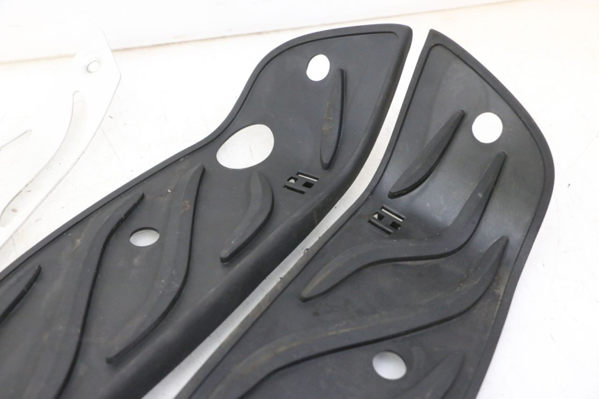 photo de TAPIS MARCHE PIED PIAGGIO MP3 HPE 310 (2024 - 2025)