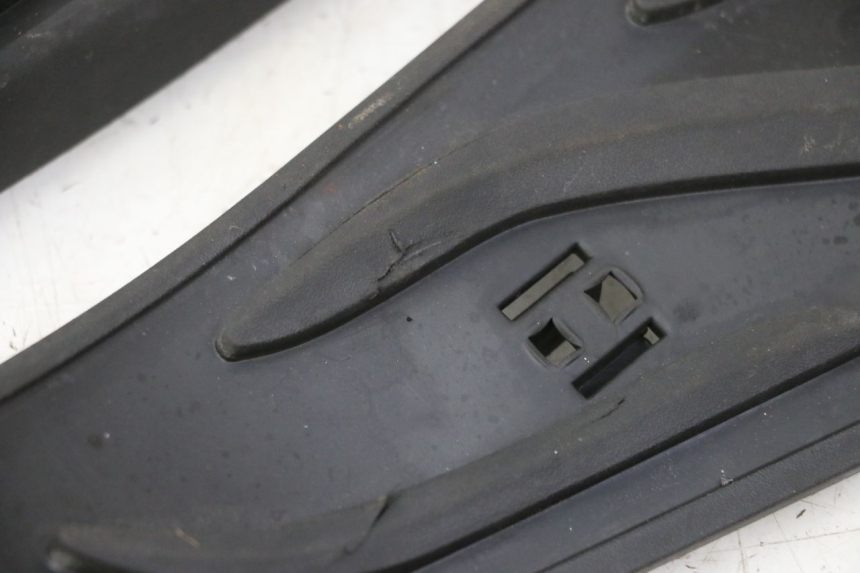 photo de TAPIS MARCHE PIED PIAGGIO MP3 HPE 310 (2024 - 2025)