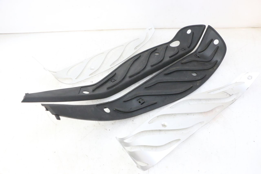 photo de TAPIS MARCHE PIED PIAGGIO MP3 HPE 310 (2024 - 2025)