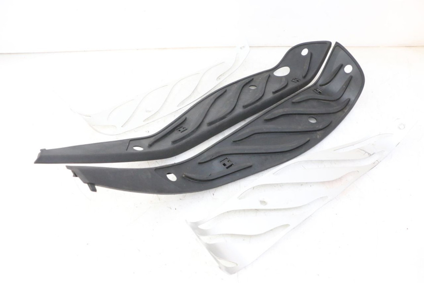 photo de TAPIS MARCHE PIED PIAGGIO MP3 HPE 310 (2024 - 2025)