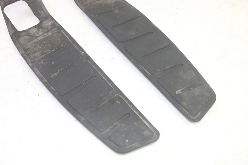 photo de TAPIS MARCHE PIED PIAGGIO MP3 HPE 350 (2018 - 2020) - Autre angle de vue