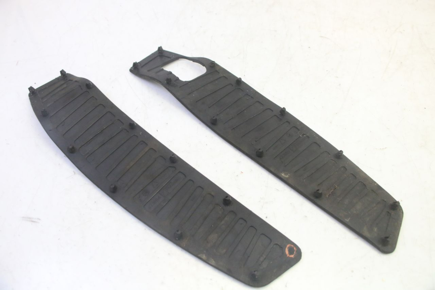 photo de TAPIS MARCHE PIED PIAGGIO MP3 HPE 350 (2018 - 2020) - Vue d’ensemble