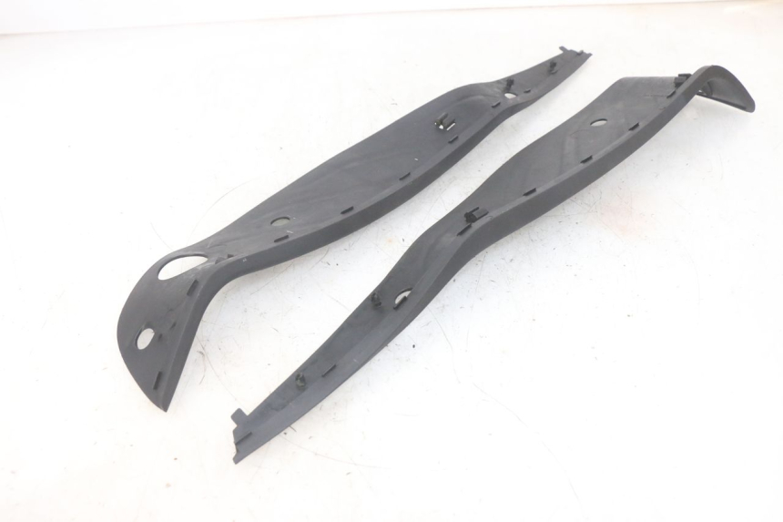 photo de TAPIS MARCHE PIED PIAGGIO MP3 HPE 300 (2019 - 2026) - Détail de la pièce