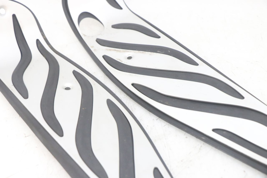 photo de TAPIS MARCHE PIED PIAGGIO MP3 HPE 300 (2019 - 2026) - Photo complémentaire