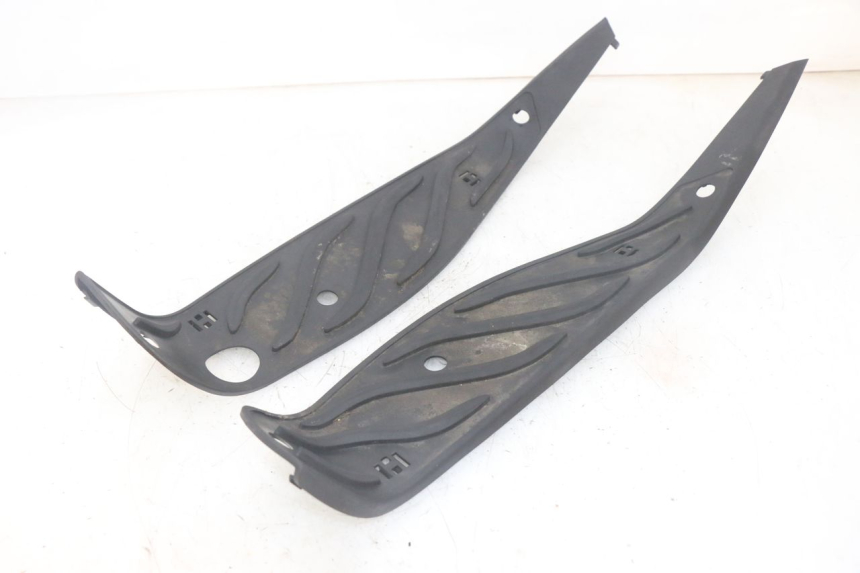 photo de TAPIS MARCHE PIED PIAGGIO MP3 HPE 300 (2019 - 2026) - État de surface