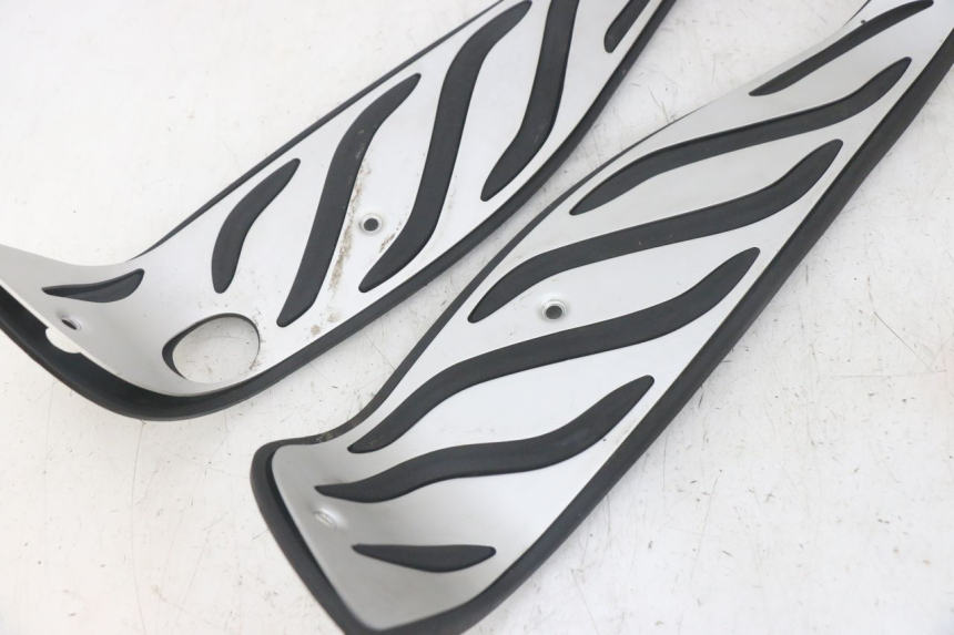 photo de TAPIS MARCHE PIED PIAGGIO MP3 HPE 300 (2019 - 2026) - Marquages et références