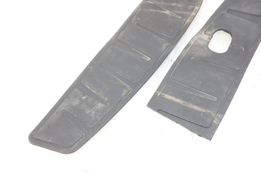 photo de TAPIS MARCHE PIED PIAGGIO MP3 RL 250 (2007 - 2010)