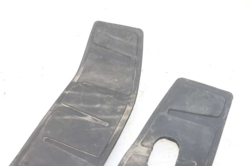 photo de TAPIS MARCHE PIED PIAGGIO MP3 RL 250 (2007 - 2010)