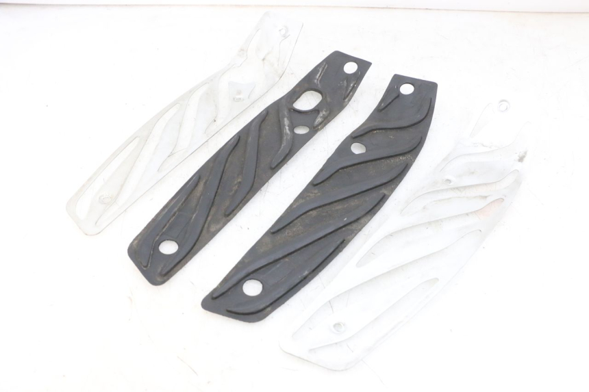 photo de TAPIS MARCHE PIED PIAGGIO MP3 500 (2016 - 2018) - Détail de la pièce