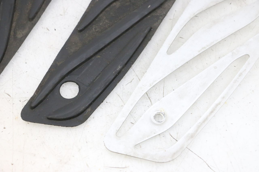 photo de TAPIS MARCHE PIED PIAGGIO MP3 500 (2016 - 2018) - Vue rapprochée