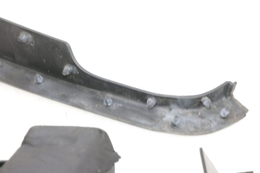 photo de TAPIS MARCHE PIED YAMAHA NEO'S CORE 1 (2022 - 2026) - Inspection visuelle