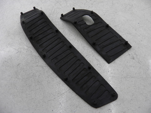 photo de TAPIS MARCHE PIED PIAGGIO MP3 RL 250 (2007 - 2010)