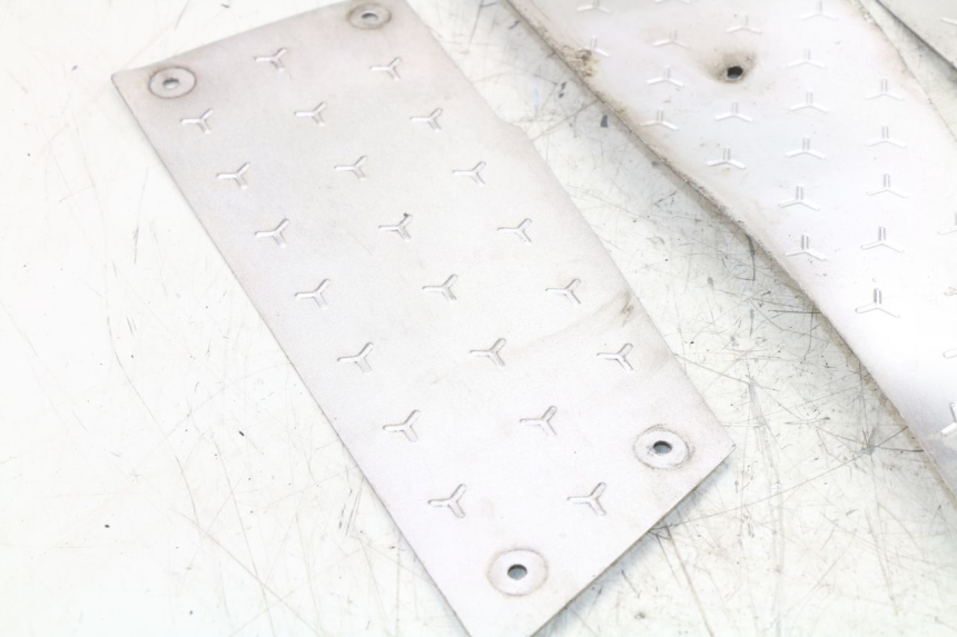 photo de TAPIS MARCHE PIED RAZZO STEED 125 (2012 - 2018)