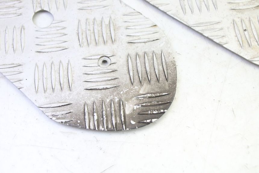 photo de TAPIS MARCHE PIED PEUGEOT STREETZONE I 2T 50 (2018 - 2020)