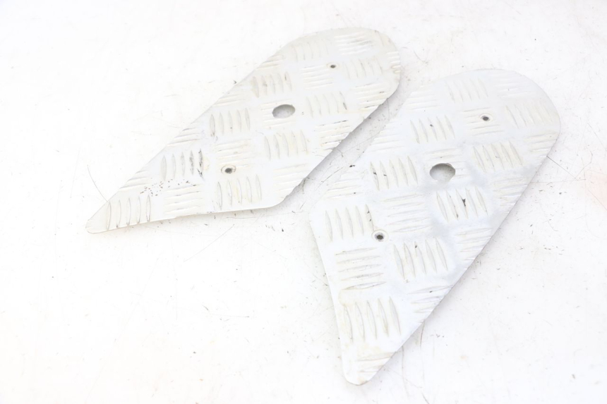 photo de TAPIS MARCHE PIED PEUGEOT STREETZONE I NAKED 2T 50 (2018 - 2020)