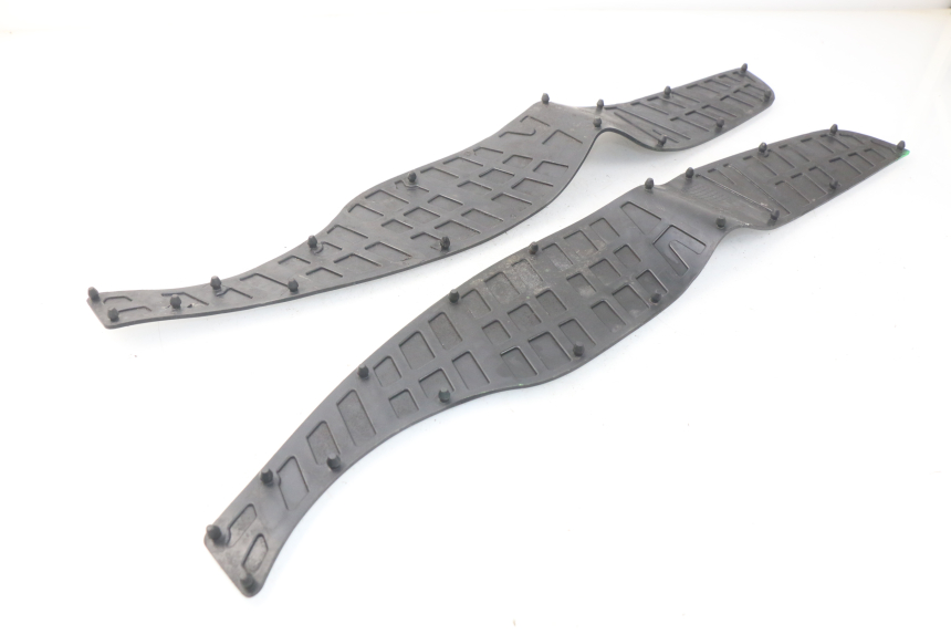 photo de TAPIS MARCHE PIED SUZUKI BURGMAN 125 (2007 - 2014)