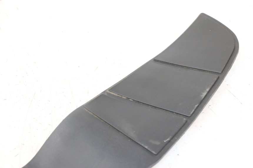 photo de TAPIS MARCHE PIED SUZUKI BURGMAN 125 (2018 - 2021)