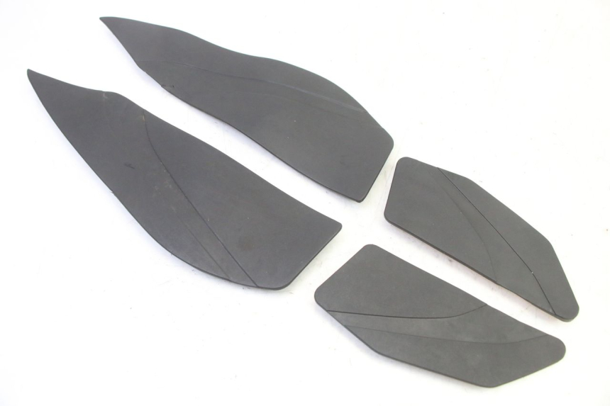 photo de TAPIS MARCHE PIED YAMAHA XMAX X-MAX 125 (2021 - 2025)