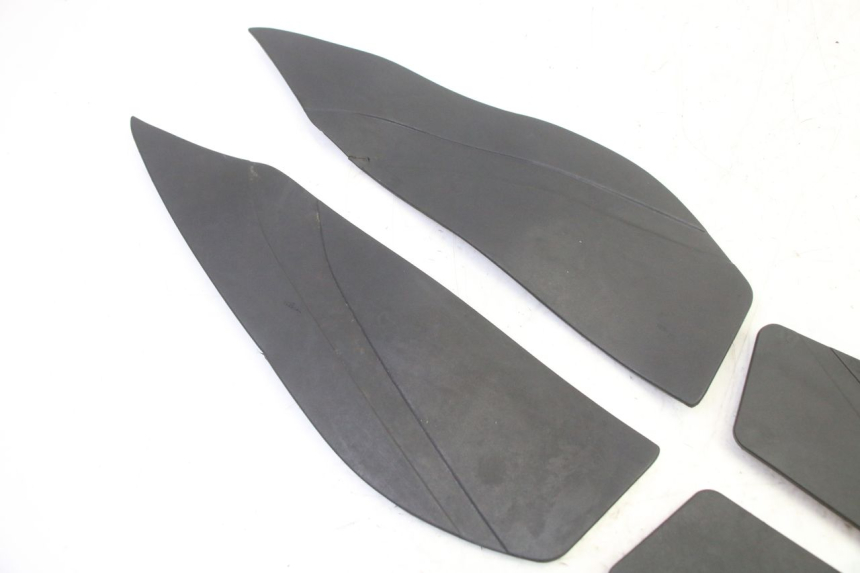 photo de TAPIS MARCHE PIED YAMAHA XMAX X-MAX 125 (2021 - 2025)