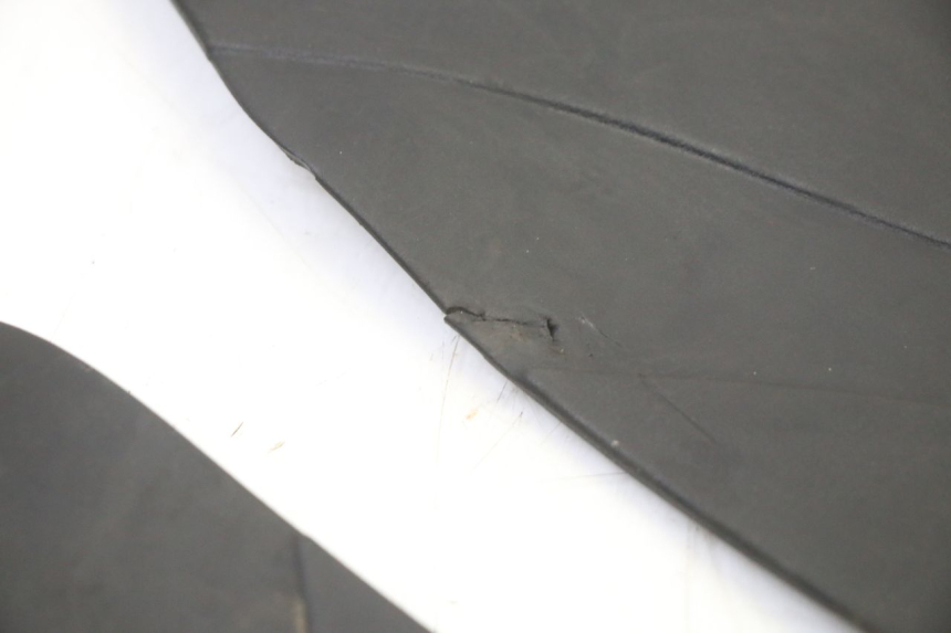 photo de TAPIS MARCHE PIED YAMAHA XMAX X-MAX 125 (2021 - 2025)