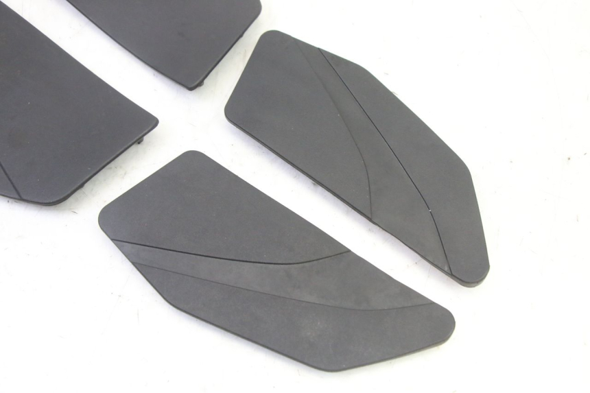 photo de TAPIS MARCHE PIED YAMAHA XMAX X-MAX 125 (2021 - 2025)